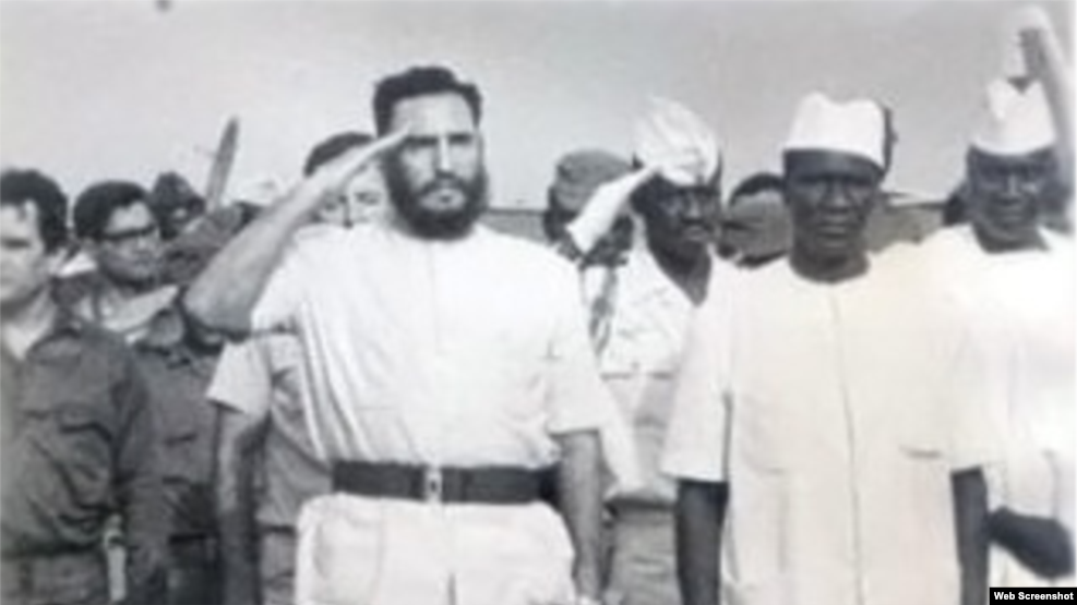 Fidel Castro durante su visita a Nigeria en 1972