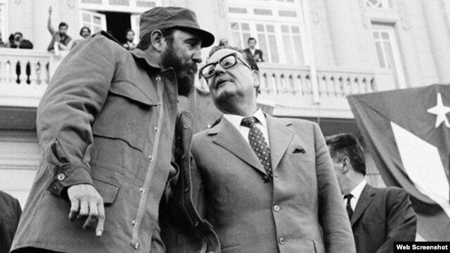 Fidel Castro visitó tres semanas a su amigo Salvador Allende en Chile, en noviembre de 1971.