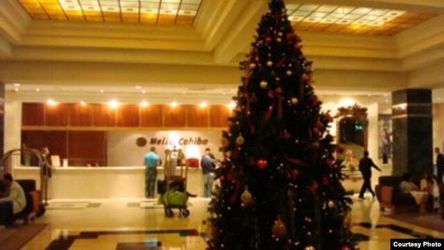 Arbol navideño en el Hotel Melía Cohiba de La Habana