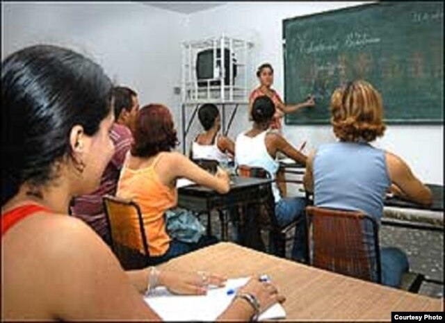 Fidel Castro creó más de 3.000 universidades municipales (Cubanet).