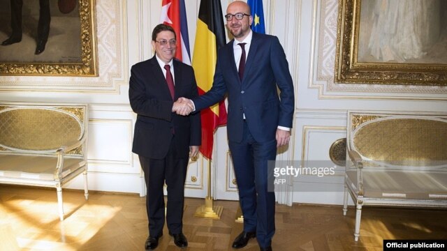 El primer ministro de Bélgica, Charles Michel, recibe al canciller cubano, Bruno Rodríguez.