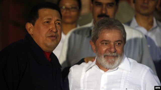 Lula da Silva en uno de sus múltiples encuentros, cuando era presidente, con su amigo Hugo Chávez.