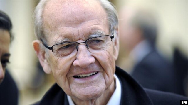 Foto de archivo tomada el 22 de enero de 2011 del ex aspirante presidencial y senador estadounidense George McGovern.