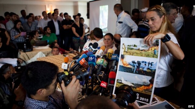 La esposa del opositor venezolano Leopoldo López, Lilian Tintori, denuncia intento de asesinato en su contra. EFE