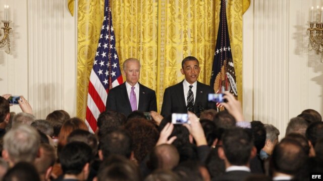 El presidente de EE.UU., Barack Obama, y el vicepresidente estadounidense, Joe Biden, ofrecen un discurso hoy, jueves 13 de junio de 2013, en la Casa Blanca en Washington (DC, EE.UU.) durante un evento con la comunidad gay y lesbiana