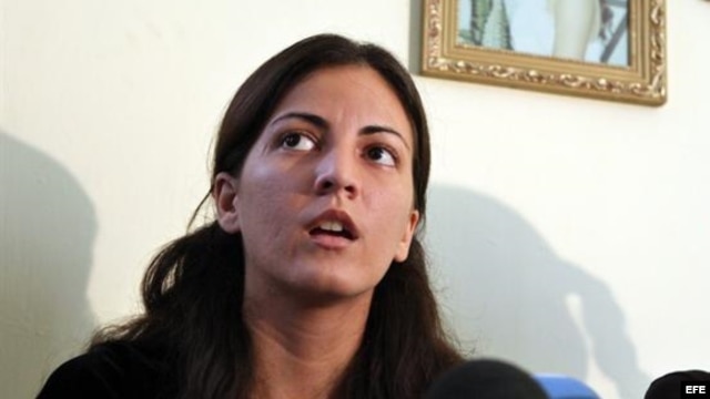 Lo que ocurre a Rosa María Payá fue calificado de "lamentable" incluso por la secretaria de las Juventudes Comunistas chilenas.