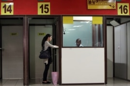 Rosa Maria Payá realiza el chequeo de inmigración en el aeropuerto José Martí de La Habana (Cuba).
