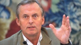 John Grisham en rueda de prensa  