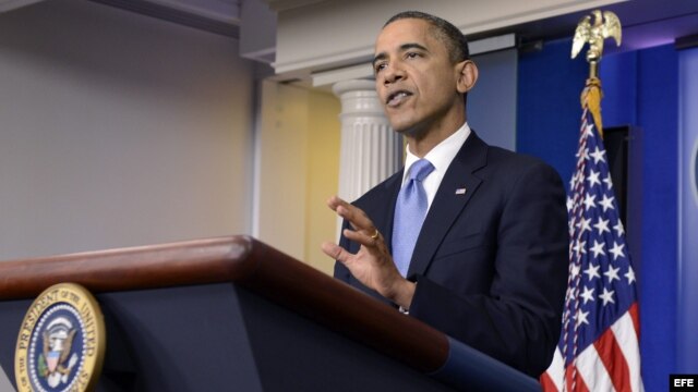 Según El País, Obama tiene la oportunidad de hacer algo que sería recordado como el principio del fin del comunismo en Cuba.