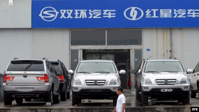 Compañía china de autos ShuangHuan en la ciudad de Qingdao (China). 