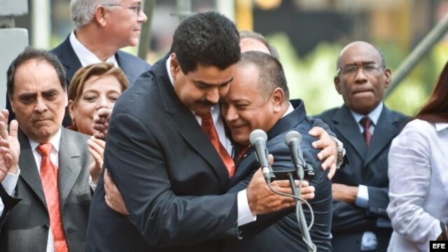 Nicolás Maduro y Diosdado Cabello, tras la sesión legislativa del sábado, en que Cabello fue reelegido presidente de la Asamblea Nacional