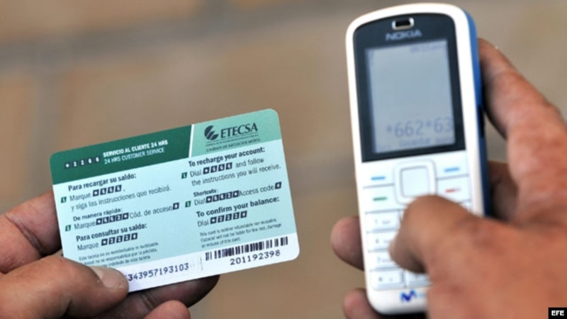 Fotografía de archivo del servicio de teléfonos móviles en Cuba. EFE/Alejandro Ernesto