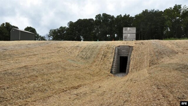 Entrada a la cueva artificial que la organización Nature Conservancy ha construido a 110 kilómetros de Nashville, la capital de Tennessee, para luchar contra una epidemia conocida como el "síndrome de la nariz blanca"