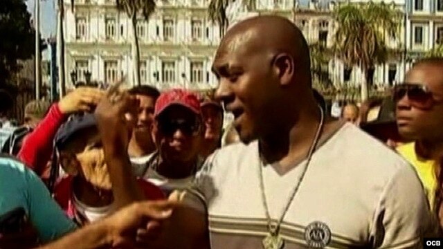 Mensaje desembotellado: De regreso en La Habana, el multimillonario lanzador José Ariel Contreras, antes considerado un traidor,.