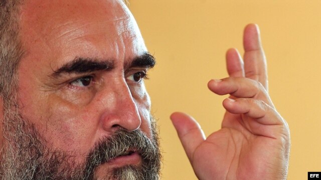 El trovador cubano Pedro Luis Ferrer