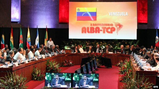 Vista general de la sesión plenaria de la XIII Cumbre de la Alianza para los Pueblos de América (ALBA) hoy, domingo 14 de diciembre de 2014, en La Habana (Cuba)