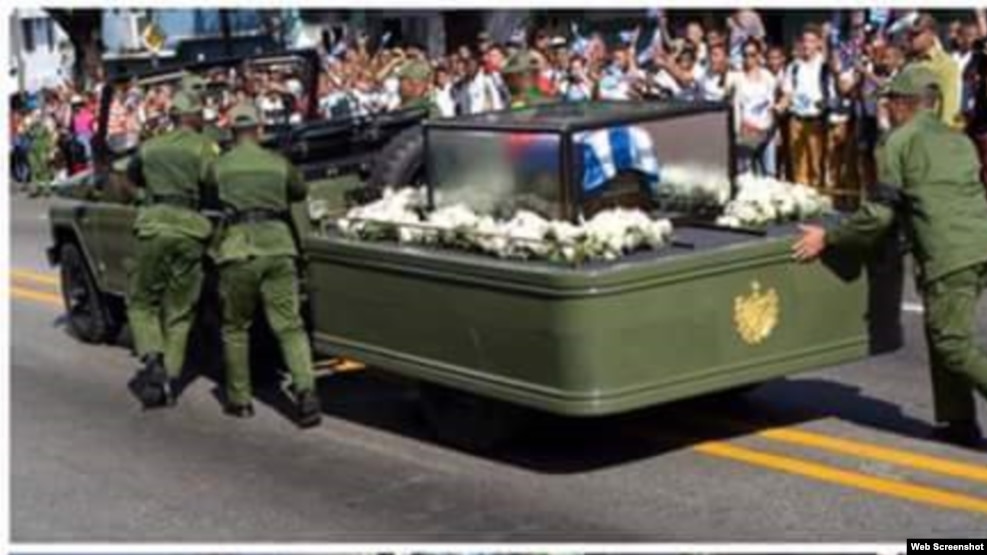 Vehículo que transporta cenizas de Fidel Castro tuvo que ser empujado en Santiago de Cuba