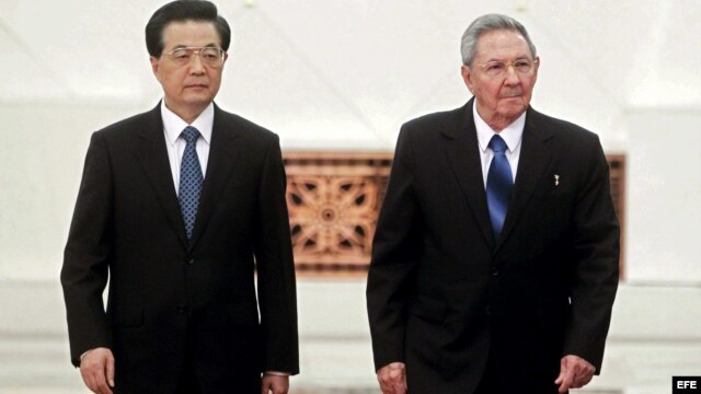 El presidente chino, Hu Jintao, con Raúl Castro durante su visita en julio pasado a Cuba.