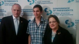 En el centro, Gilad Shalit. Martí Noticias/ Radio Martí
