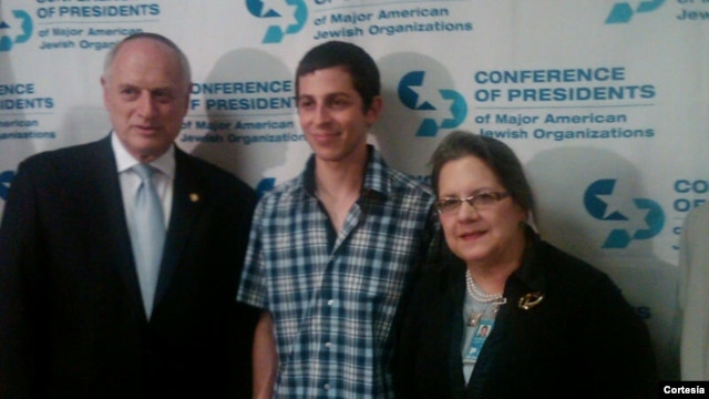 En el centro, Gilad Shalit. Martí Noticias/ Radio Martí