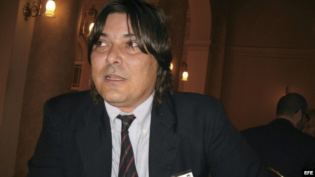 El disidente cubano Regis Iglesias durante su participación en el Foro 2000.