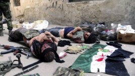 Cuerpos de supuestos rebeldes en el barrio Al-Hajar Al-Aswad, al sur de Damasco, Siria, el 19 de septiembre de 2012.