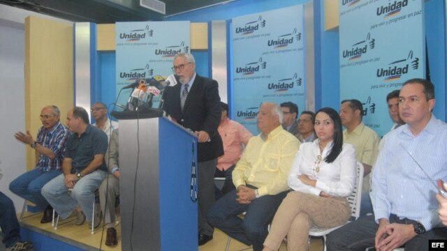 Archivo - La Mesa de Unidad Democrática (MUD) el 2 de enero de 2013, en conferencia de prensa en Caracas (Venezuela) 