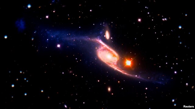 La galaxia NGC 6872 fotografiada por la NASA.