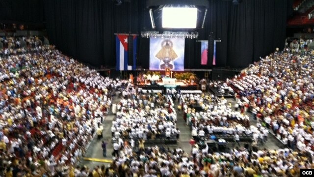 American Airlines Arena durante la misa por la Virgen de la Caridad