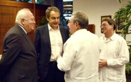 Zapatero en su reunión con Raúl Castro.