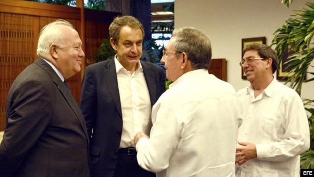 Zapatero en su reunión con Raúl Castro.