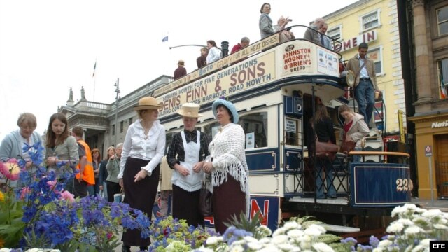 Actores irlandeses recrean el Bloomsday.