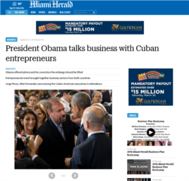 The Miami Herald encabeza la nota con esta foto de Jorge Pérez conversando con Obama en La Habana.