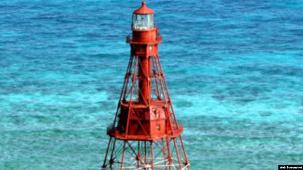 Faro American Shoal, frente al cayo Sugarloaf en la Florida.www.lighthousefriends.com