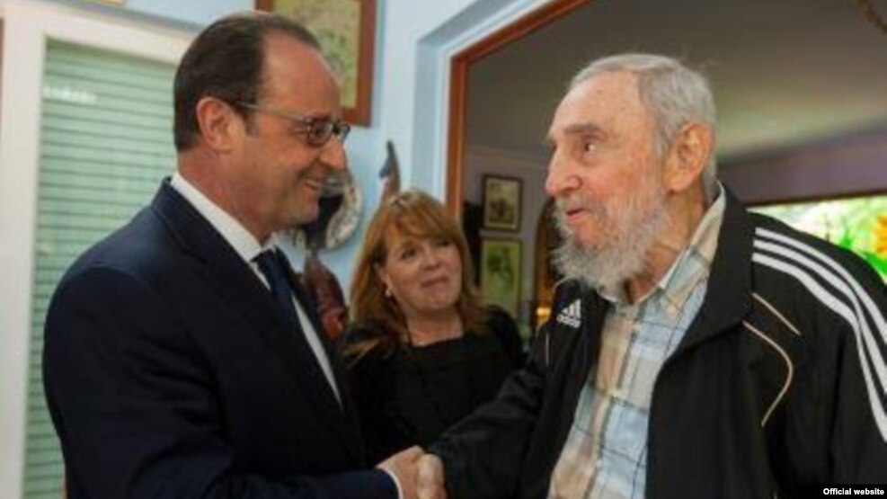 El presidente de Francia, Francois Hollande con el fallecido exgobernante cubano, Fidel Castro.