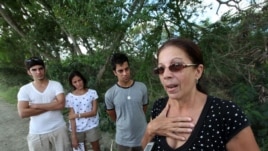Familia de Payá visita el lugar el lugar donde se produjo el accidente en el que murieron Oswaldo Payá y Harold Cepero, en las inmediaciones de Bayamo