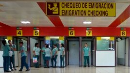 Punto de control de inmigración en el aeropuerto internacional de La Habana 