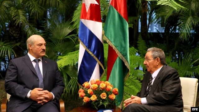 Lukashenko se reune con Raúl Castro