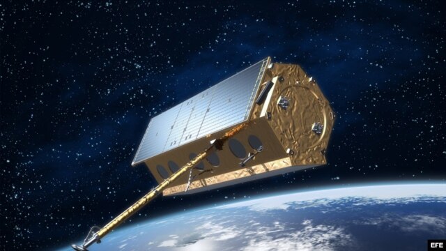 Imagen facilitada por la ESA del satélite Paz, un vehículo espacial que cada hora y media dará una vuelta a la Tierra y que los expertos comparan con un "murciélago", ya que será capaz de sacar al día cien imágenes, a cualquier hora y en cualquier condici