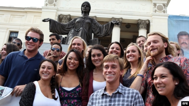 Estudiantes estadounidenses del crucero académico 