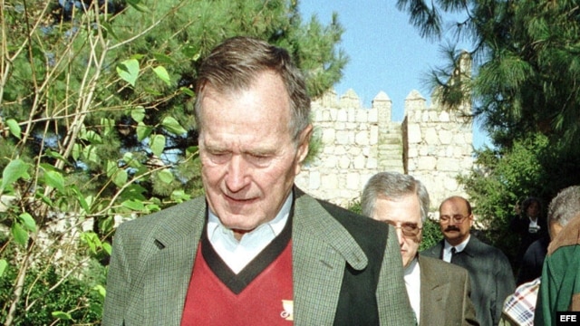 Foto de archivo: El expresidente de Estados Unidos George Bush, durante una visita a España