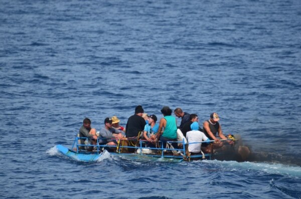 Guardia Costera rescata balseros cubanos.