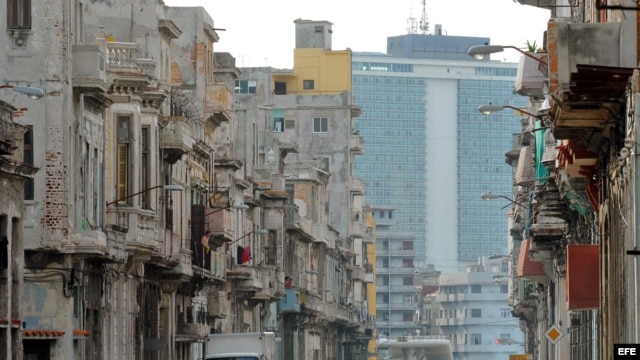Vista del viejo y populoso barrio de Centro Habana. Foto de archivo