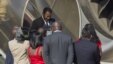 El presidente de Guinea Ecuatorial, Teodoro Obianof (c), llega al aeropuerto de Maiquetía en Caracas (Venezuela).