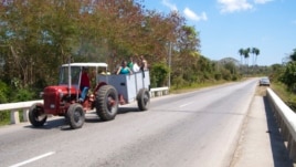Tractores americanos en Cuba.