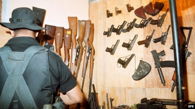 ARMAMENTO INCAUTADO EN UN REDUCTO DE NARCOS 