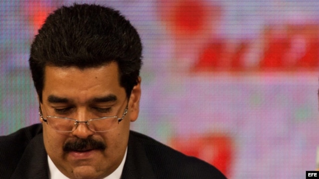 El presidente venezolano, Hugo Chávez junto al ministro de Relaciones Extreriores, Nicolás Maduro.