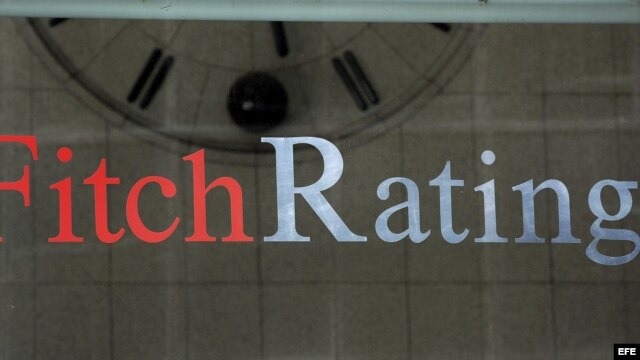Rótulo de la agencia de medición de riesgo Fitch en sus oficinas en Nueva York, Estados Unidos. 