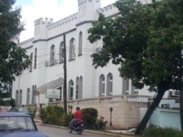 Twitpic de Yoani Sánchez Estación de Policía de Acosta
