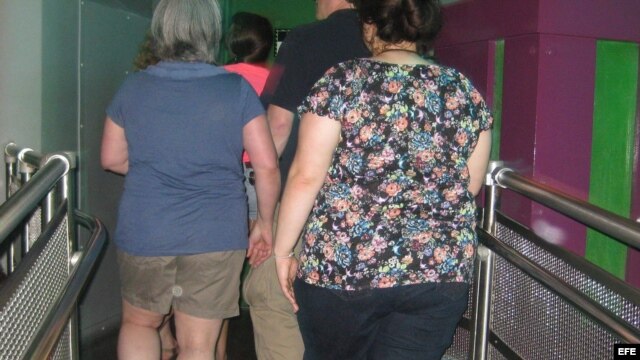 Fotografía de archivo de personas obesas.